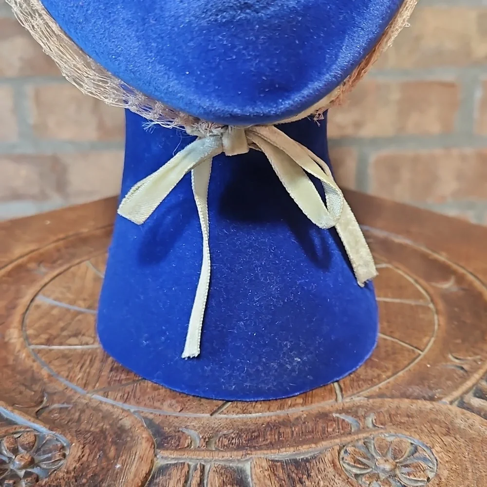 Vintage straw, beaded hat with netted tie from the 1940s or 1950s - Picture 3 of 8